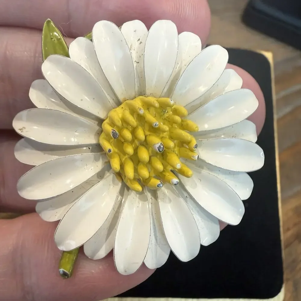 White Yellow Enamel Daisy Flower Brooch Pin Green Leaves 1.5 in Mod Retro